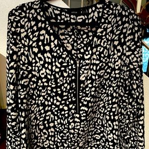 Light weight flowy blouse